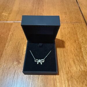 Jared diamond bow necklace